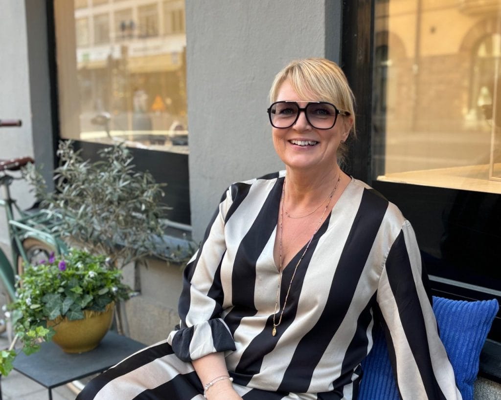 Karin i YSL glasögon Saint Laurent SL545 1280x