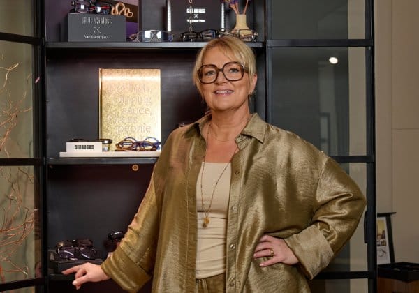 Hultins Optik_Karin_legitimerad optiker Södermalm